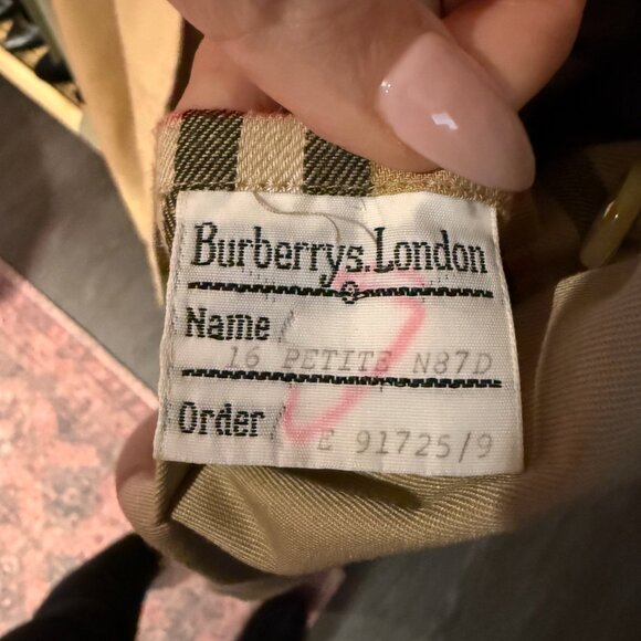 Vintage Burberry trench coat - Picture 6 of 6